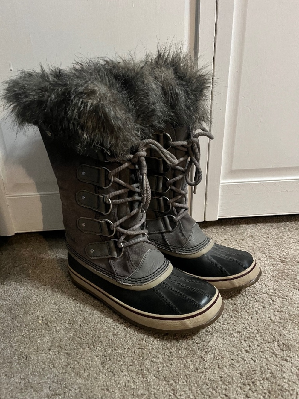 Womens 9 Winter Boots Sorel Gray Joan of Artic